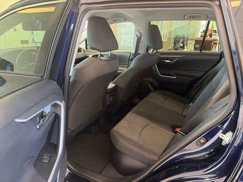 Used 2021 Toyota RAV4 XLE AWD/4WD image 12