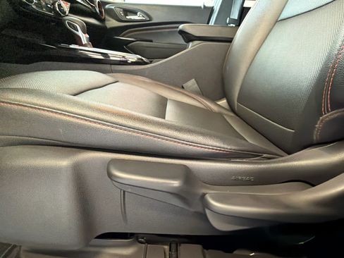 Used 2024 Chevrolet Trax RS FWD image 18