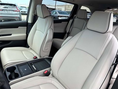New 2026 Honda Odyssey Touring image 5