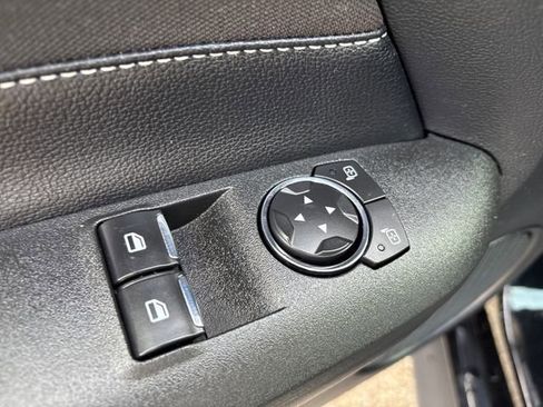 Used 2017 Ford Mustang Coupe image 13