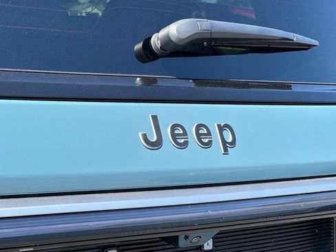 New 2026 Jeep Grand Wagoneer L 2WD image 27