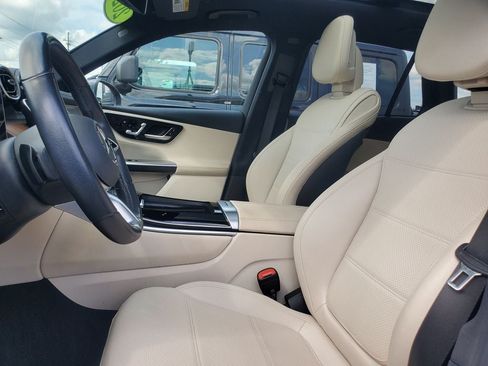 Used 2023 Mercedes-Benz GLC 300 4MATIC image 5