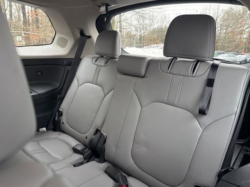 Used 2023 Honda Pilot Touring image 14