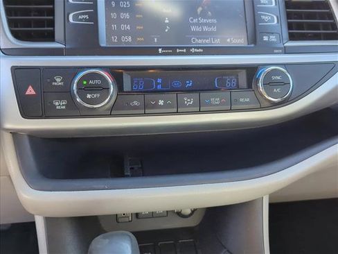 Used 2018 Toyota Highlander XLE image 19