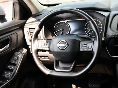 Used 2025 Nissan Rogue SV AWD/4WD image 18