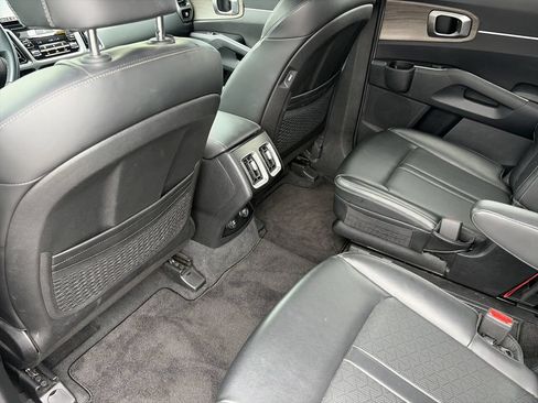 Used 2023 Kia Sorento EX w/ Panoramic Sunroof Package FWD image 30