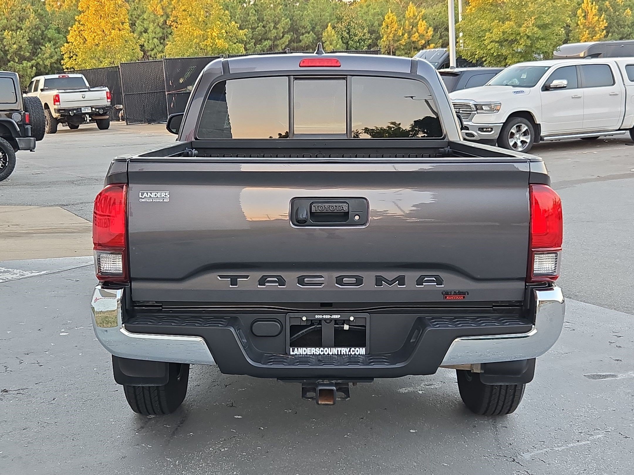 Used 2022 Toyota Tacoma SR5 w/ SR5 Appearance Package (SM) RWD image 6