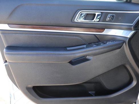 Used 2017 Ford Explorer Limited image 12