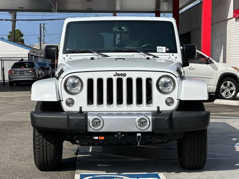 Used 2017 Jeep Wrangler Unlimited Sahara w/ Connectivity Group AWD/4WD image 9