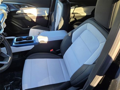 New 2026 Chevrolet Equinox EV LT image 6