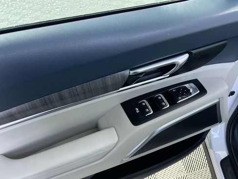 Used 2024 Kia Telluride EX w/ EX Captain's Chair Package image 14