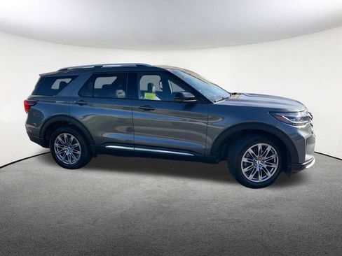 Certified 2025 Ford Explorer Platinum image 15