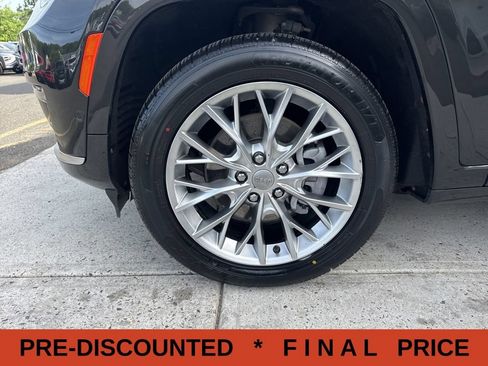 Used 2023 Jeep Grand Cherokee L Summit w/ Advanced Protech Group IV AWD/4WD image 22
