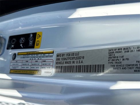 Used 2023 Jeep Gladiator Overland image 21