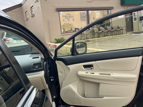 Used 2014 Subaru Crosstrek 2.0i Premium w/ Moonroof Package AWD/4WD image 11