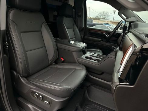 Used 2024 GMC Sierra 3500 Denali w/ Denali Reserve Package image 16