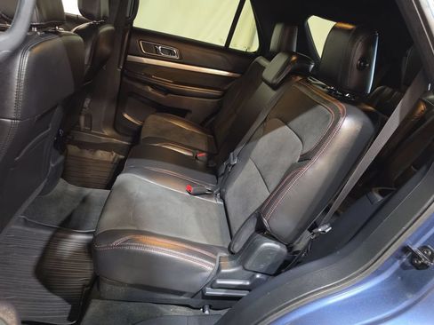 Used 2018 Ford Explorer XLT w/ Equipment Group 202A AWD/4WD image 23