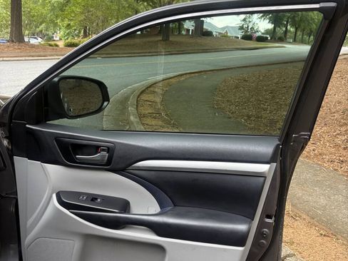 Used 2019 Toyota Highlander XLE FWD image 47