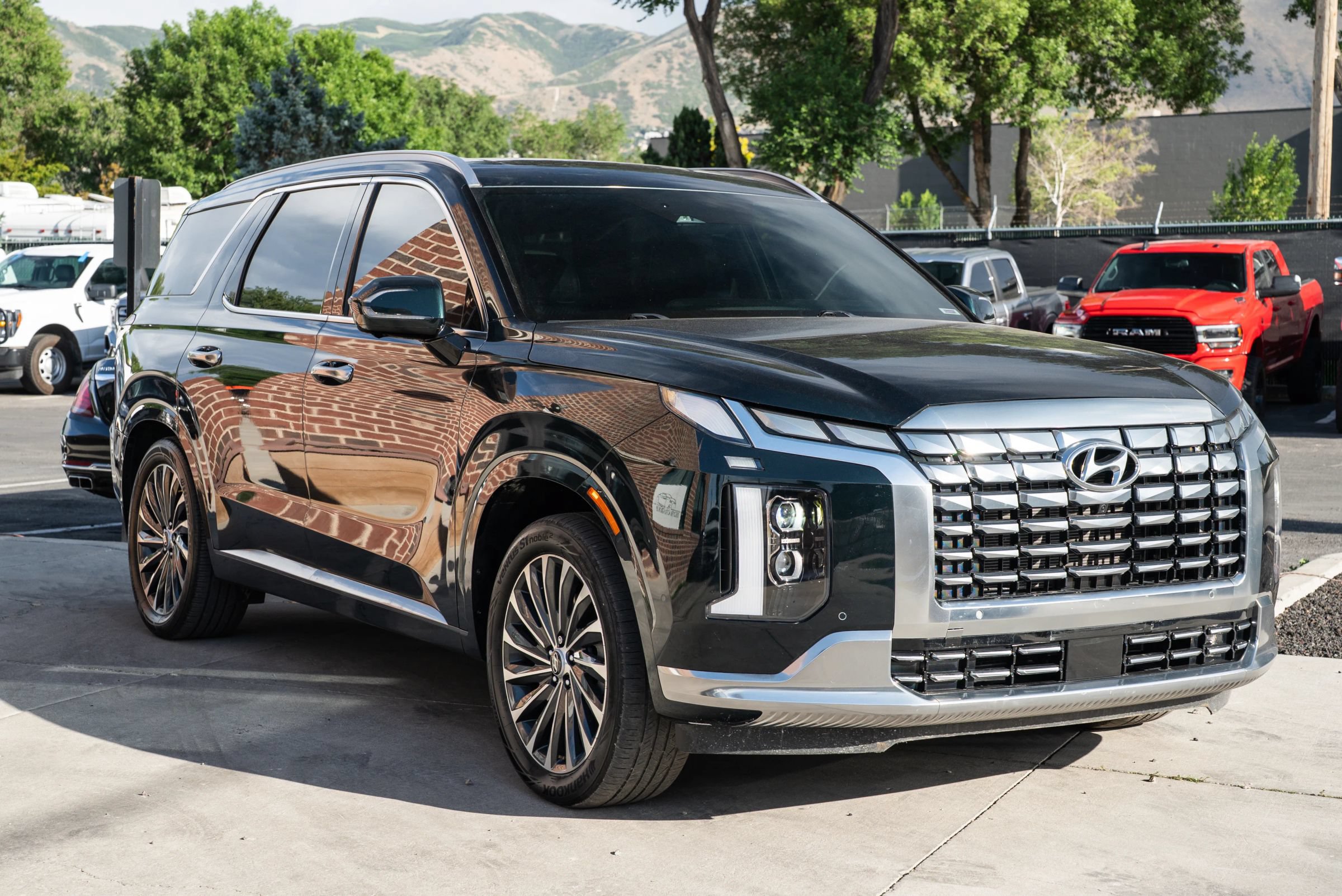 Used 2023 Hyundai Palisade Calligraphy w/ Cargo Package AWD/4WD image 11
