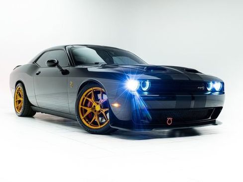 Used 2016 Dodge Challenger SRT Hellcat image 5