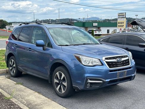 Used 2017 Subaru Forester 2.5i Premium AWD/4WD image 3