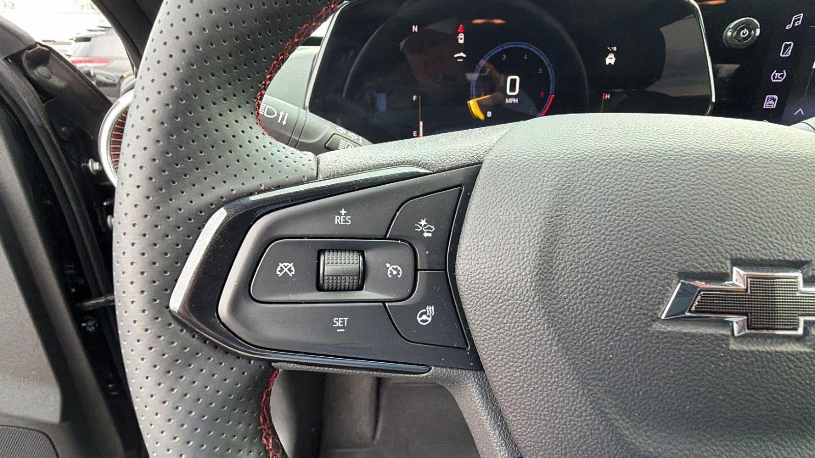 Used 2025 Chevrolet Trax RS w/ Sunroof Package FWD image 26