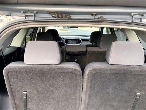 Used 2019 Kia Sorento L FWD image 8