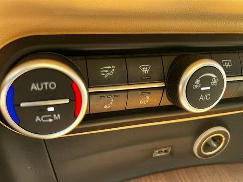 Used 2018 Alfa Romeo Stelvio Ti Lusso AWD/4WD image 40