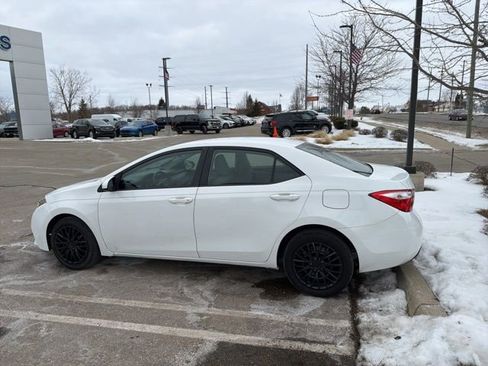 Used 2016 Toyota Corolla LE image 2