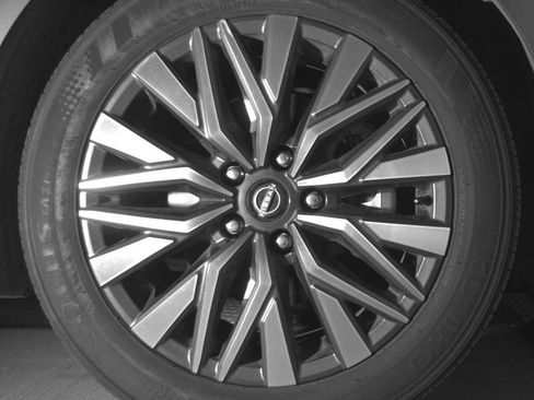 Used 2025 Nissan Altima 2.5 SV FWD image 10