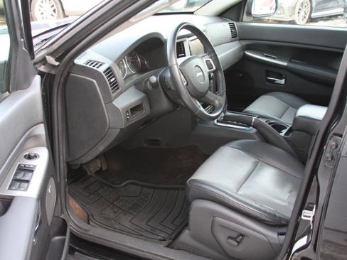 Used 2010 Jeep Grand Cherokee Laredo image 27