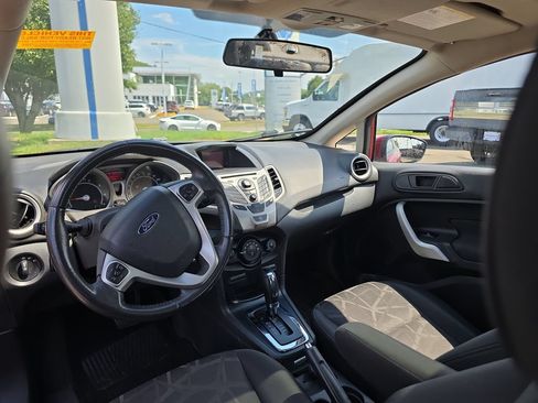 Used 2013 Ford Fiesta SE FWD image 18