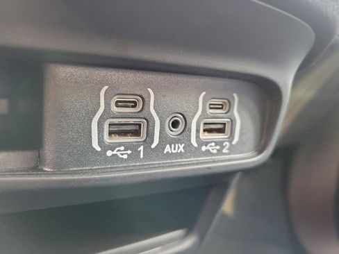 Used 2025 Chrysler Pacifica Select FWD image 25