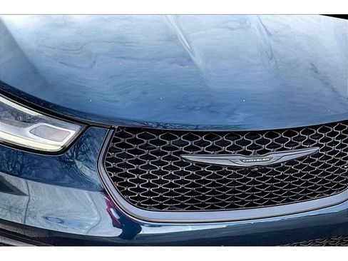 Used 2025 Chrysler Pacifica Limited FWD image 34