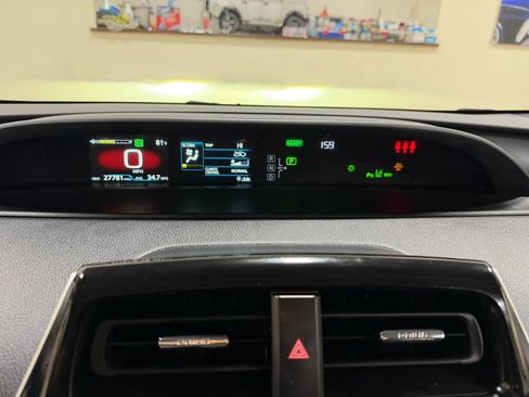 Used 2022 Toyota Prius XLE AWD/4WD image 46