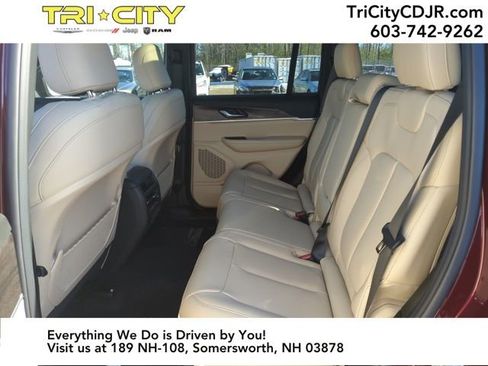 New 2025 Jeep Grand Cherokee Limited image 24