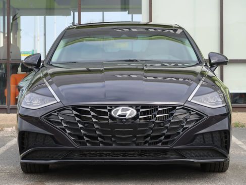 Used 2023 Hyundai Sonata Limited w/ Cargo Package image 2