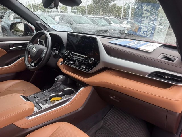 Certified 2021 Toyota Highlander Platinum FWD image 18