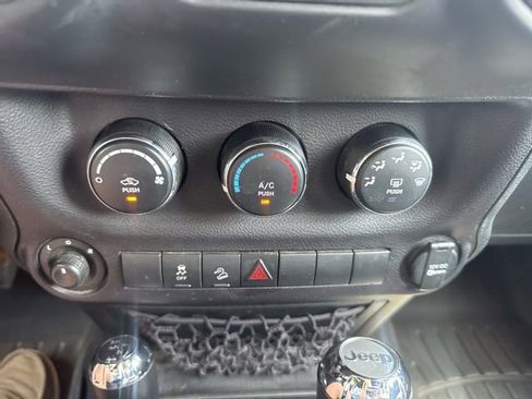 Used 2018 Jeep Wrangler Unlimited Sport S AWD/4WD image 17