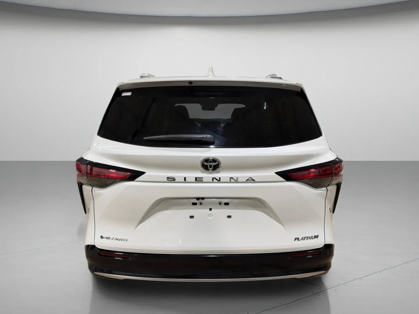Used 2026 Toyota Sienna Platinum AWD/4WD image 5