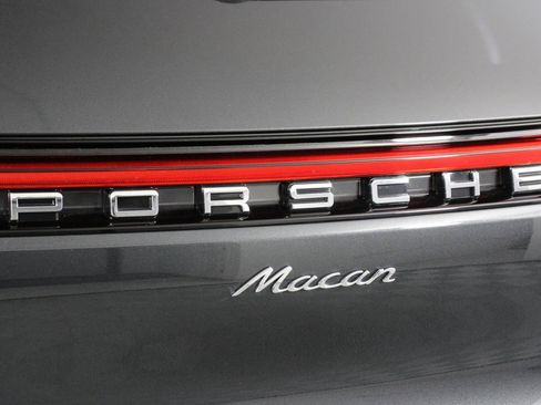 Certified 2026 Porsche Macan AWD/4WD image 22