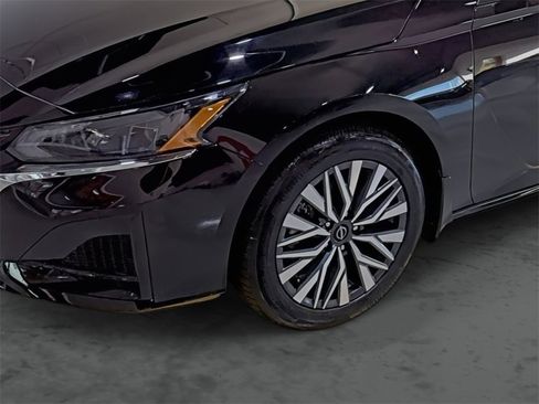 Certified 2024 Nissan Altima 2.5 SV image 7