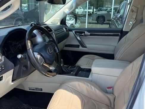 Used 2020 Lexus GX 460 Luxury w/ Accessory Package AWD/4WD image 7