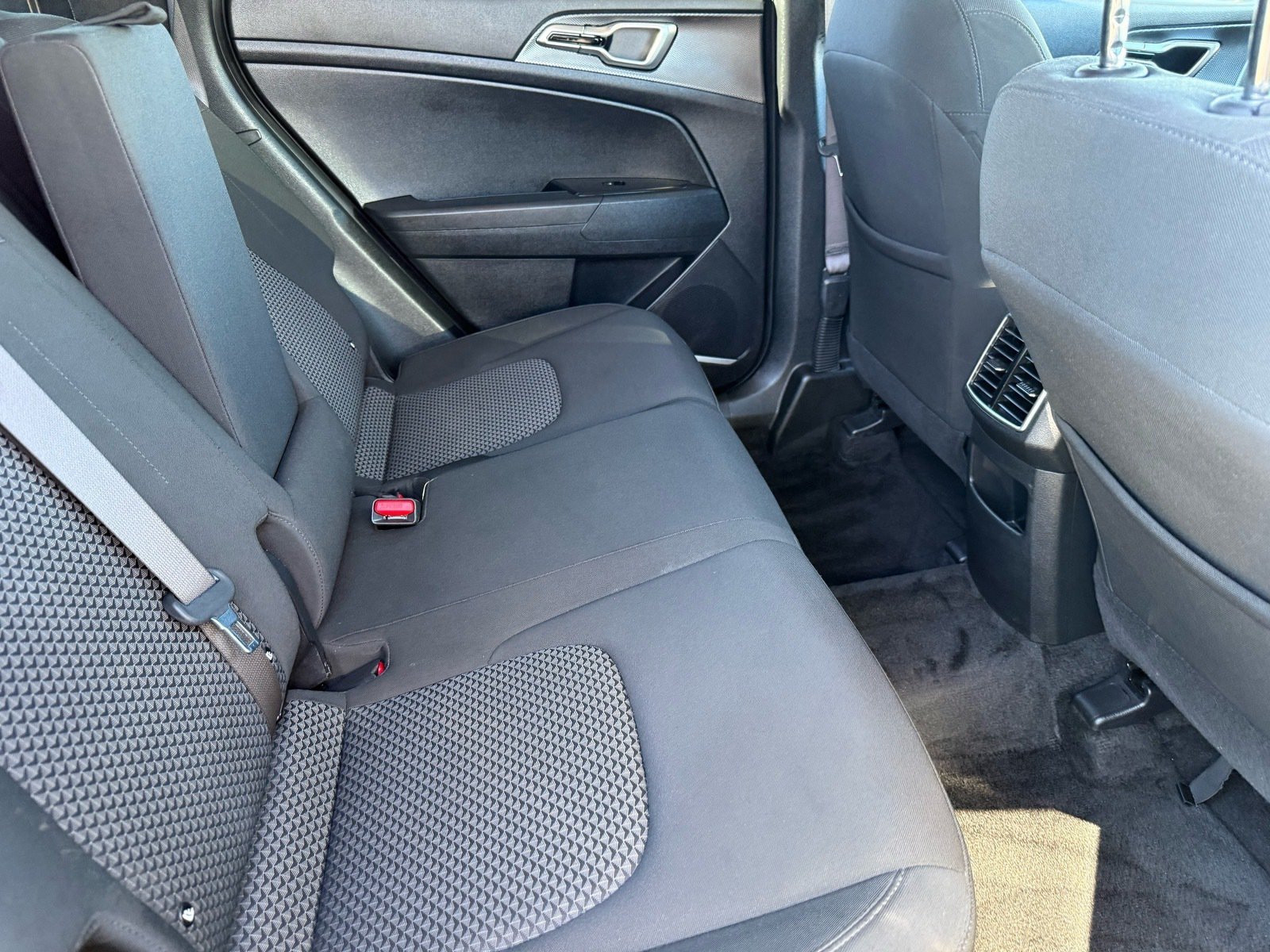 Used 2025 Kia Sportage LX FWD image 28
