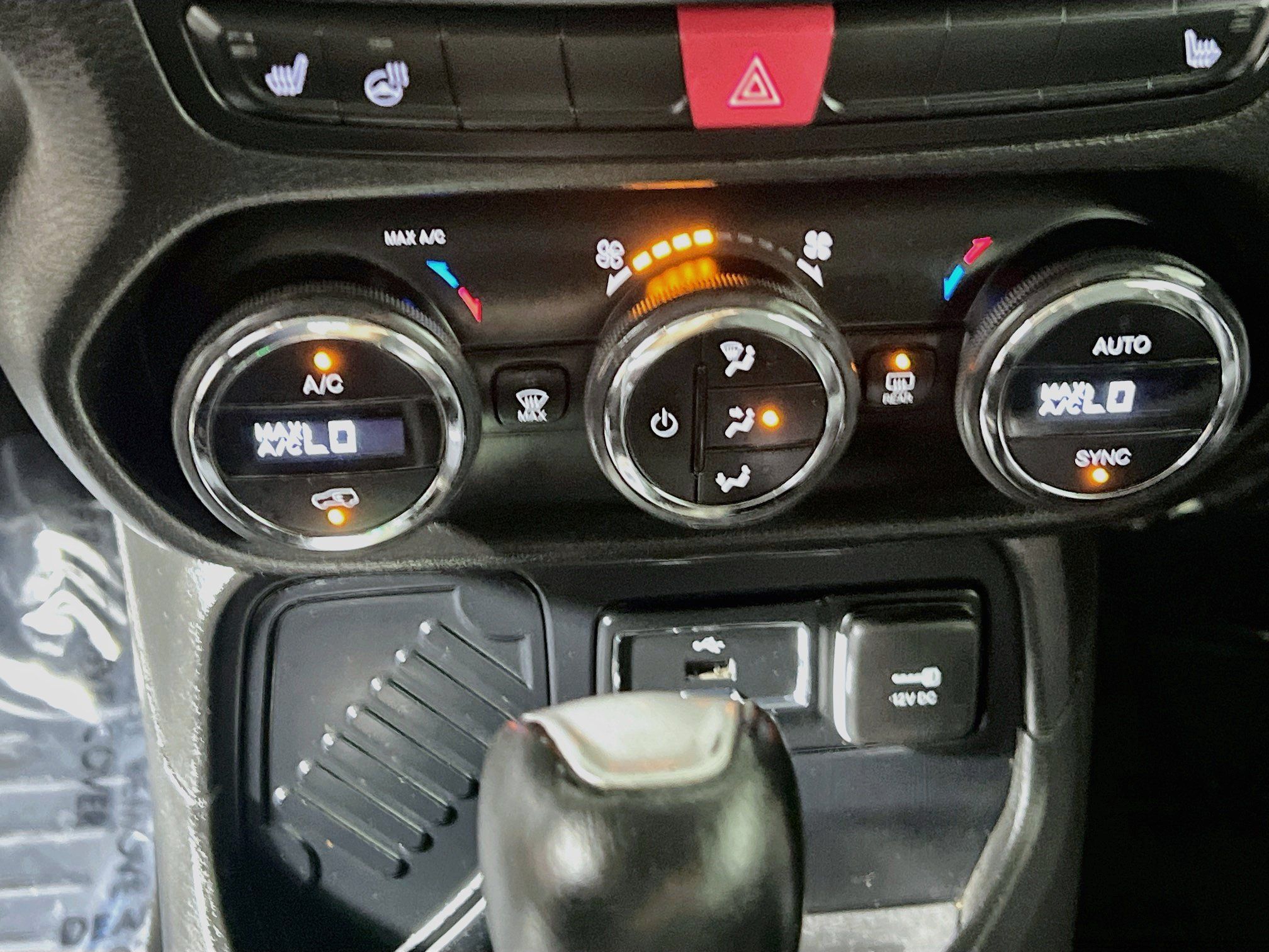 Used 2016 Jeep Renegade Limited FWD image 26