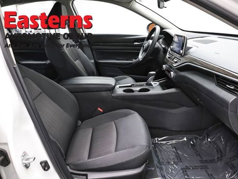Used 2025 Nissan Altima 2.5 SV FWD image 24
