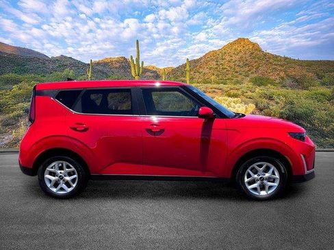 Used 2024 Kia Soul LX w/ Option Group 015 FWD image 3