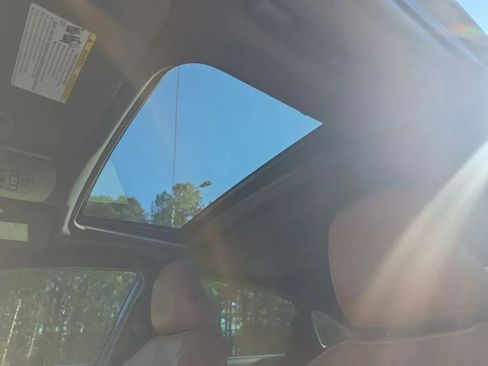 Used 2019 Toyota Avalon Limited image 15