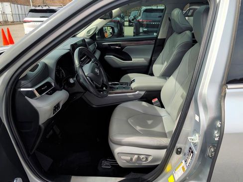 Used 2021 Toyota Highlander Platinum image 8