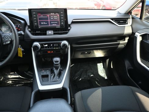 Used 2022 Toyota RAV4 LE FWD image 20
